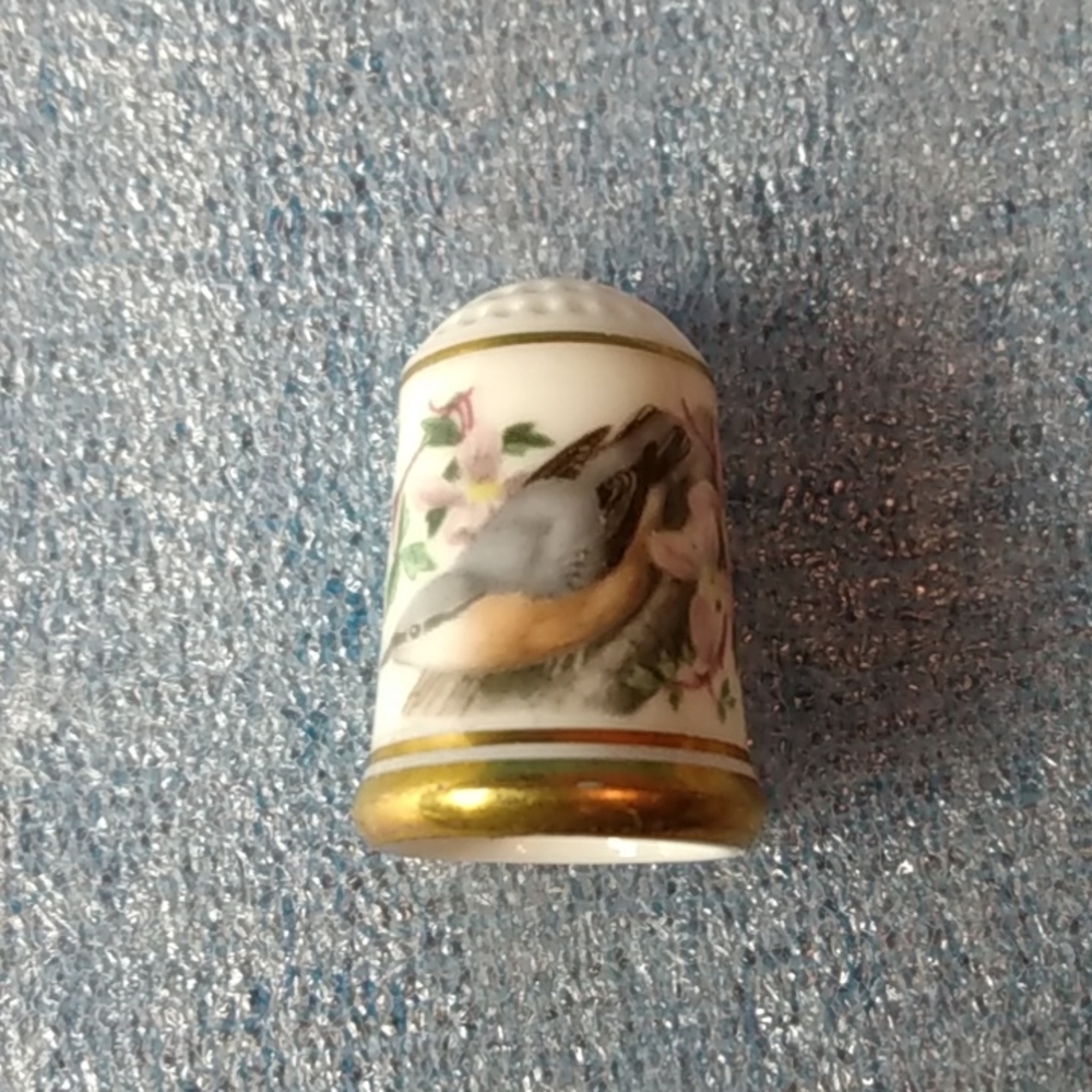 Franklin Porcelain 1979 Thimbles Birds Nuthatch Sitta Europaea